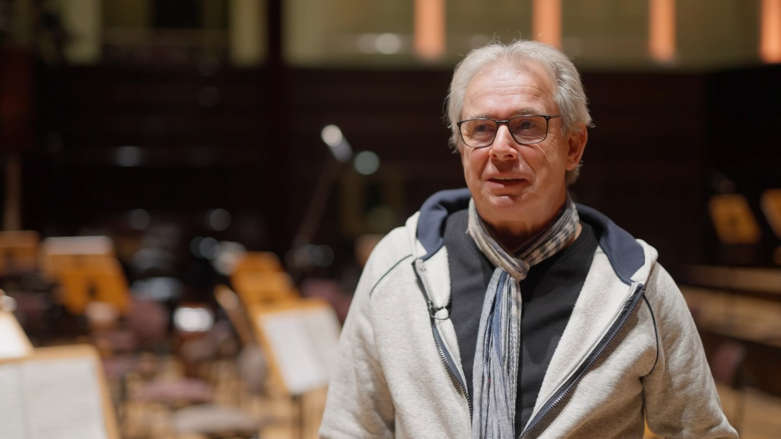 Interview portrait in the concert hall for Beethoven Meets Jazz.